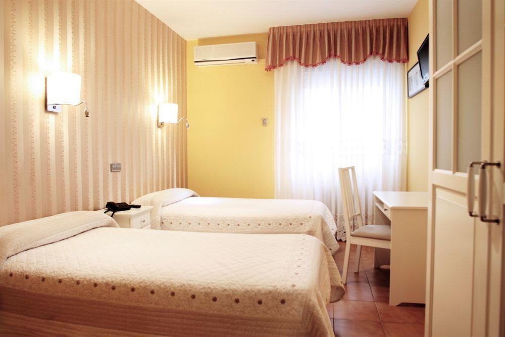 Hostal Los Angeles Madrid Eksteriør bilde